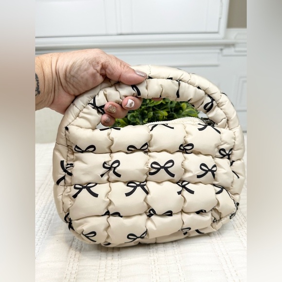 Small Puffer Bag Cream with Black Bows - Picture 2 of 8